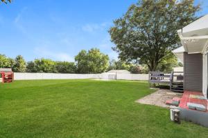 Modern 2BR near WFU Steps to LJVM Coliseum Family Friendly Fast WiFi