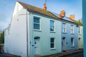 Taliesin - 5 Bedroom Holiday Home - Tenby