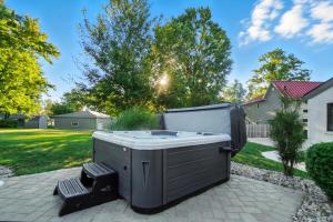 Spacious Family Gem Near Lake & State Park with Pool and Hot Tub