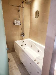 cozy room, Easy access to Seoul, 5 min metro