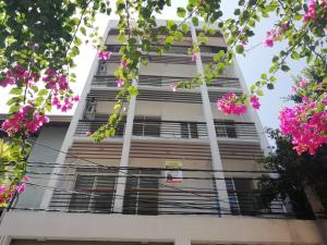 Pearl Breeze Apartments