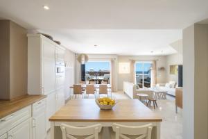 53 Top floor of Terrazas de la Bahia Casares Costa