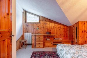 Panoramic chalet with fireplace near Courmayeur