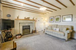 3 Bed in Low Row oc-h34097