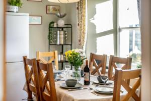 3 Bed in Low Row oc-h34097