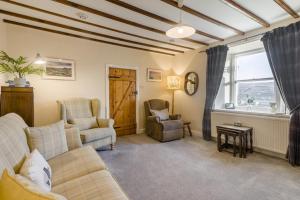 3 Bed in Low Row oc-h34097