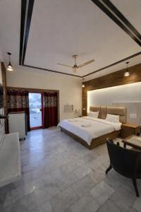 Shivmurti Grand by UV Stays