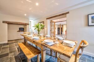 5 Bed in Middle Marwood oc-stepps