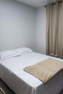 Apartamento recém-reformado, com mobília nova e localização incrível