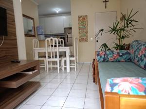 100m da Praia Grande Ubatuba 2 quartos ar-condicionado ideal para famílias