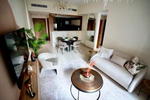 Elite Downtown 1BR Stylish 1BR