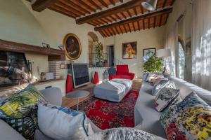 Apartments Florence - Villa Tignano with Pool