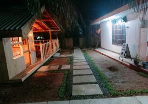 Seasons Four Mini Jungle Cabana