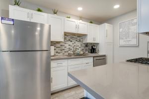 2 Mi to Old Town Scottsdale Sleek Apartment