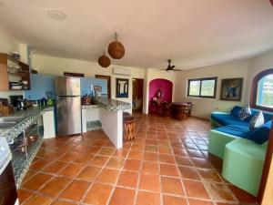 Estrella - Casa MoJos airy 2BR, kitchen, pool