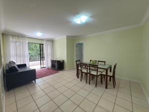 Apartamento amplo a 400 metros da praia Suíte com ar condicionado