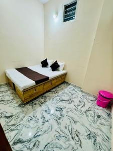 Flats in CITY Centre Next to Nexus Mall, 1km from bus stand