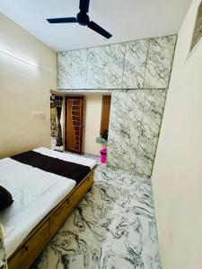 Flats in CITY Centre Next to Nexus Mall, 1km from bus stand