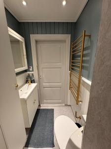 Beautiful villa apartment close to city, beach, ferry, etc