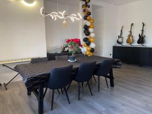 The Onyx Glow- 99m2 Designer Loft