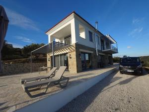 Seeview Villa and Mountain view
