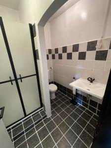 The Onyx Glow- 99m2 Designer Loft