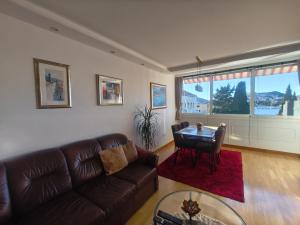 Apartment One , sea view , free parking