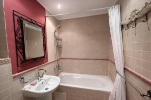 Royal Bay-I Seaview Apartment