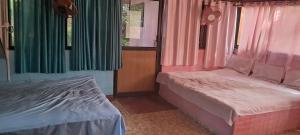 Shree MAHAGANAPATI ROOMS 6 bed room only for gents