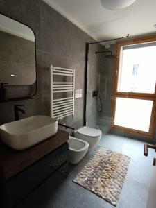 New and Cozy Apartment, walking distance to Olympic Village