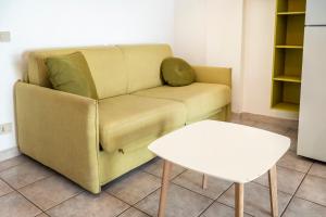 Marcelli, bilocale con corte esterna e posto auto