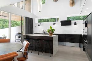 Exclusive Duplex Mansion with Jacuzzi & Pool