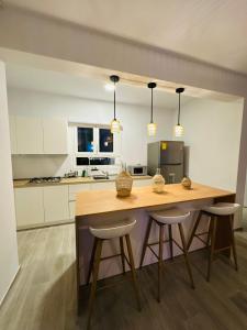 1BR Tracadero Lodge, beach access & full amenities