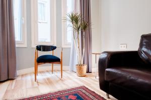 City-Center Urban Flat with Private Balcony