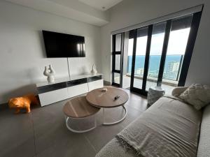 Oceans Apartment - Luxury Suite