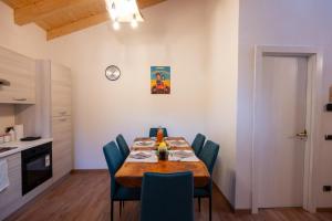 La Corte di Artemio, Ceto Ospitar