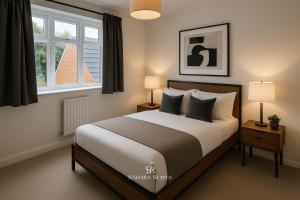 Modern 5-Bedroom Oxford Home - Parking