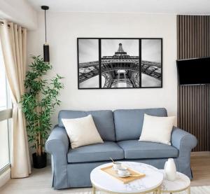 Eiffel Tower view studio with lift & balcony