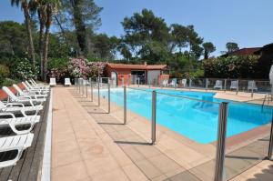 Studio Albatros avec Terrasse Parking privé Piscine proche Golf et Tennis Grasse