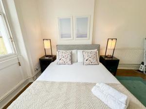 Stylish 2-Bedroom Apartment in Maida Vale near Little Venice & Paddington by NourNest Apartments
