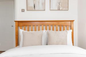 New! Top-Floor 1BR Flat close to Upton Park