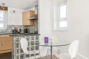 New! Top-Floor 1BR Flat close to Upton Park