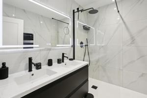 Eiffel Tower View - 3B - High-End Apartment