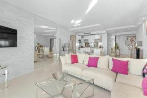 REF 1181 - Cannes Croisette - Sea view apartment for rent