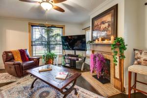 Walk to UT Southern and Dtwn Pulaski Historic Home