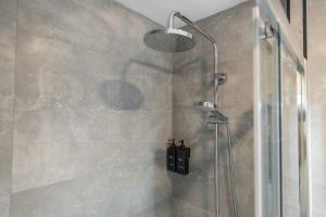 Apartment Steps from Beach & Marina REMS