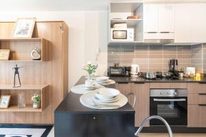 HOM I WiFi A pasos del metro Club Hipico