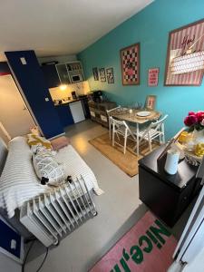 Quiet, cozy and central Beach Apartment with Pool &Terrasse