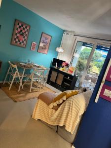 Quiet, cozy and central Beach Apartment with Pool &Terrasse