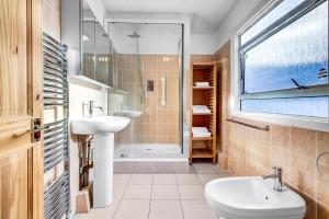 Stylish London Flat with Outdoor Area & Fast Wi-Fi